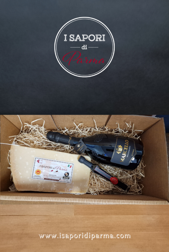 The Best of The Flavors of Parma .
Specifically, inside the box we find:
1 Kg Parmigiano Reggiano 24 months:
The best choice for a seasoning that pleases everyone.
Lambrusco Marcello Millesimato - Ariola Winery:
This is a wine that is striking for its aromatic richness, softness and naturalness of fruit.
Cream of Balsamic Vinegar N 10 : 
Ideal for dressing salads, enhancing sauces, meats and carpaccio.
The product may vary in shape and color from the picture.
Postage 13.50 €
